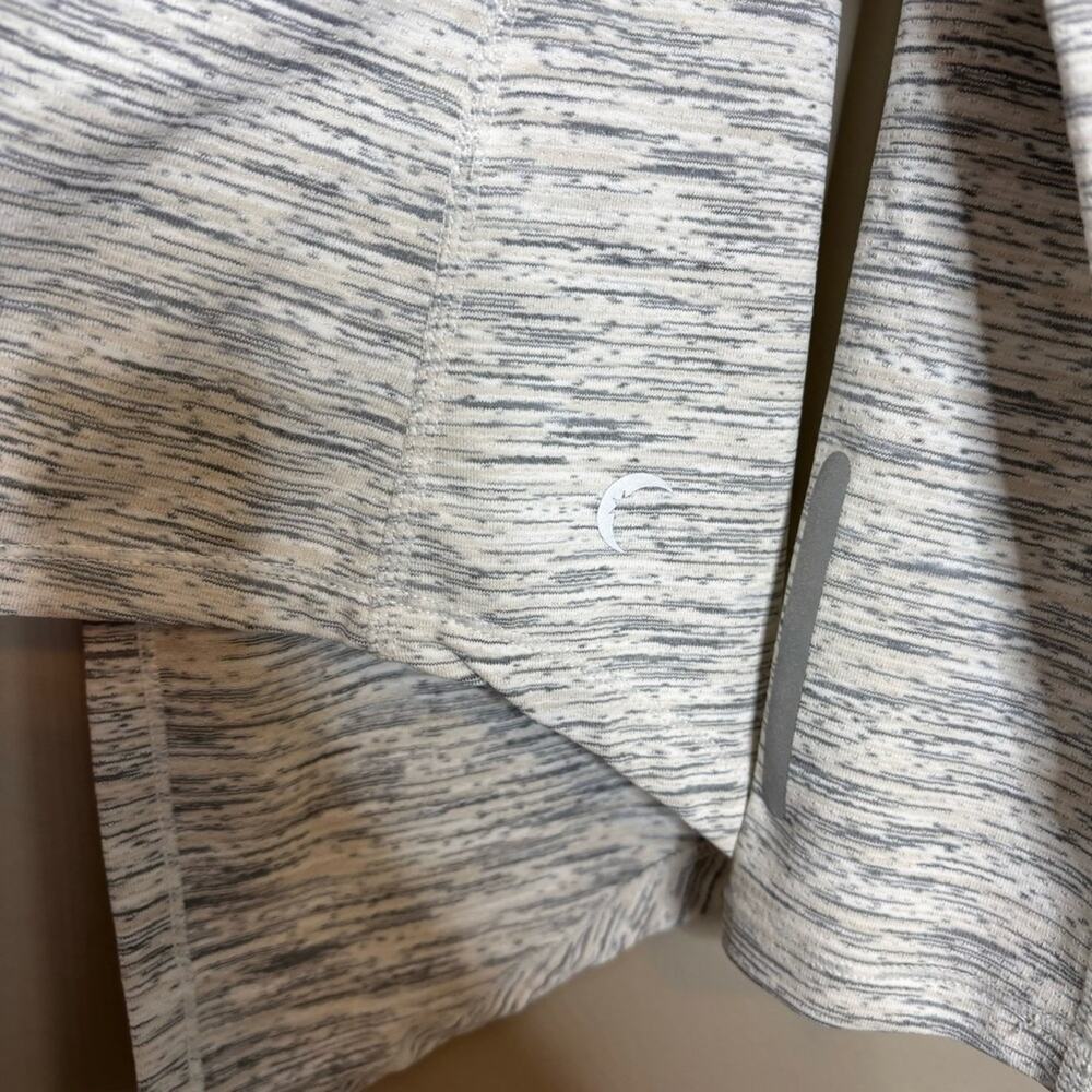 ZYIA Namaste Split Back Long Sleeve Activewear Shirt Gray White Large - Picture 5 of 8